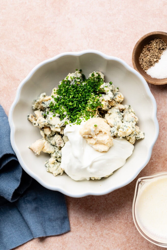 blue cheese sauce ingredients in bowl