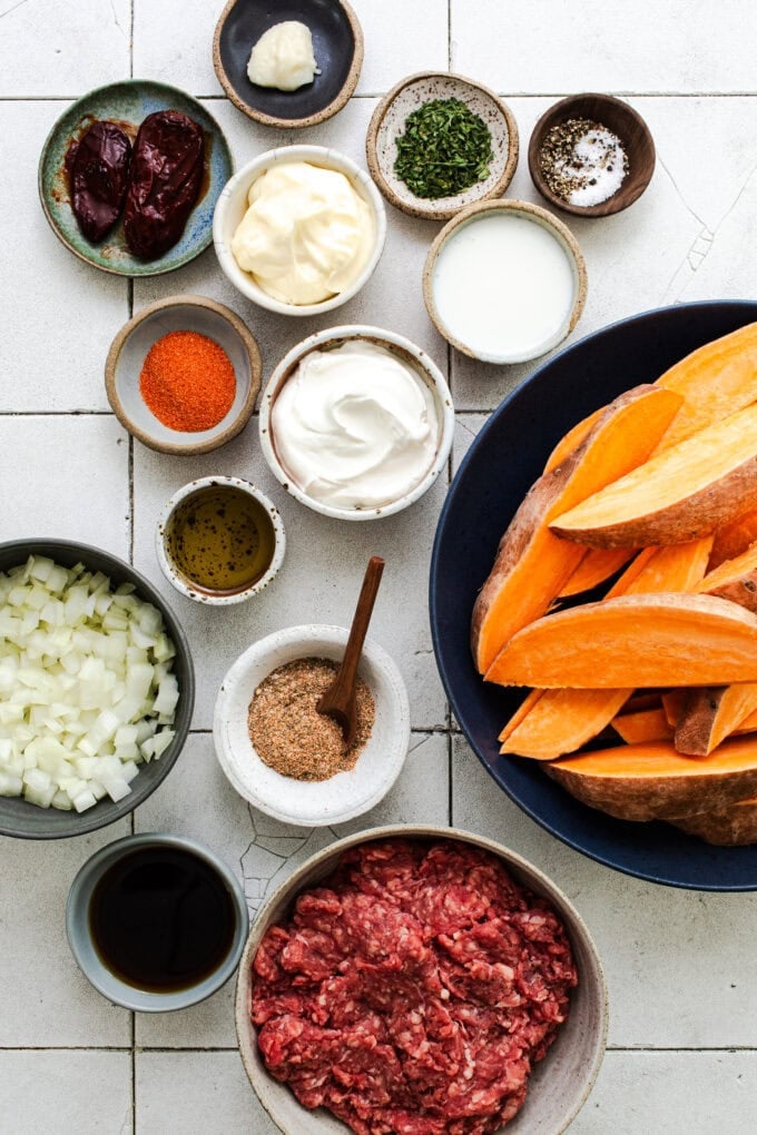 ingredients for chipotle ranch burger bowls in bowls