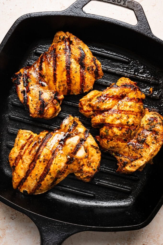 grilled chicken thighs on grill pan