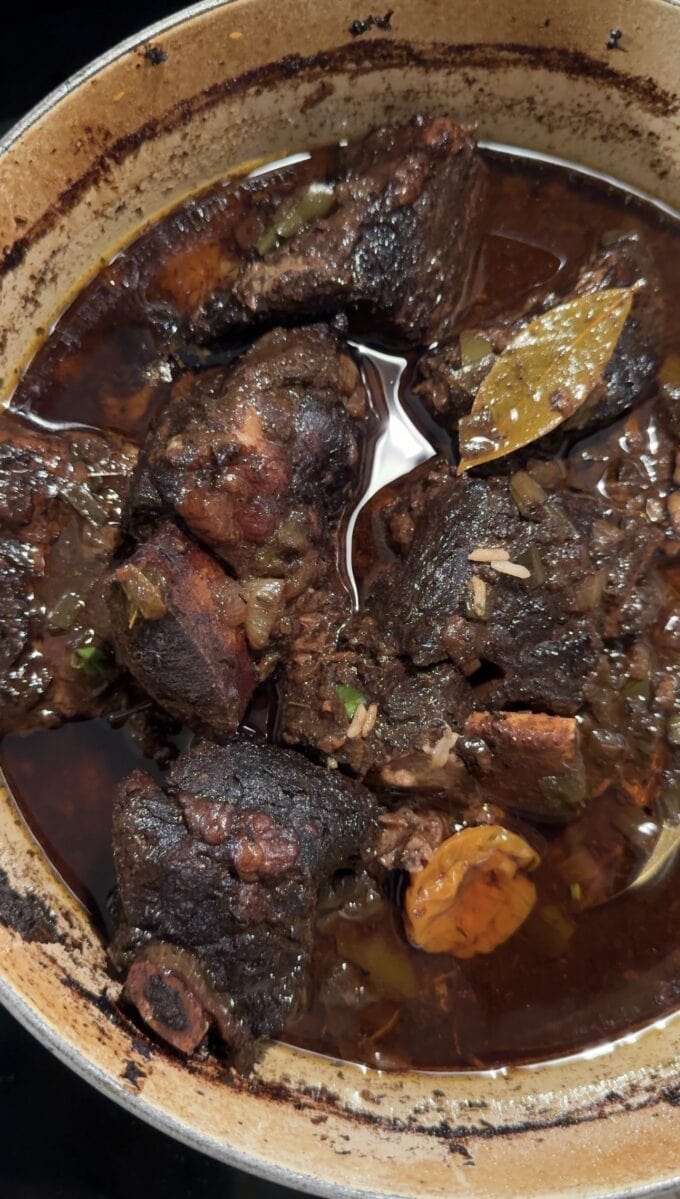 brown stew beef short ribs in pot