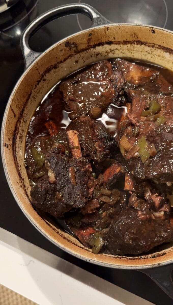 brown stew beef short ribs in large pot